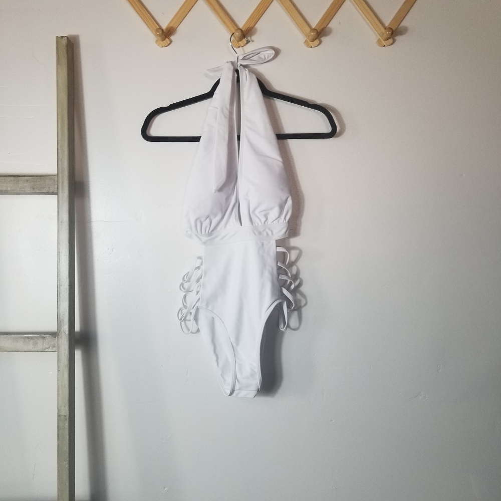NWT AQUA EVE WOMEN'S WHITE HALTER ONE-PIECE SWIMSUIT SIZE MEDIUM